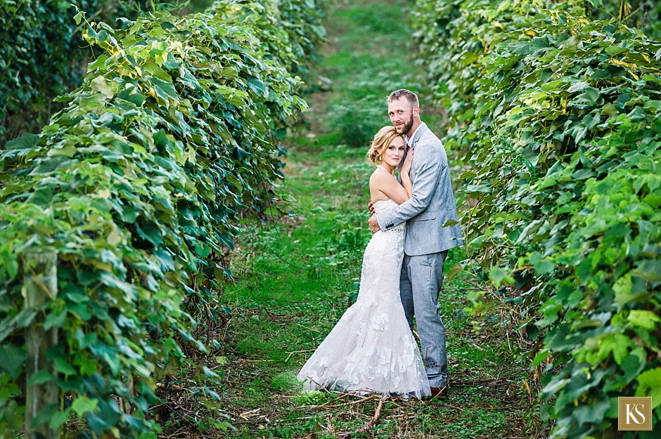 Michigan wedding photos, Unique wedding portrait, Must have wedding picture, www.kelliesaunders.com